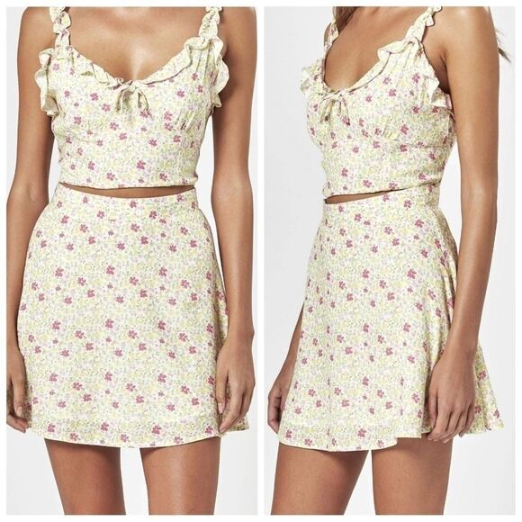 Charlie Holiday Willow Festive Floral Skirt - Picture 1 of 8